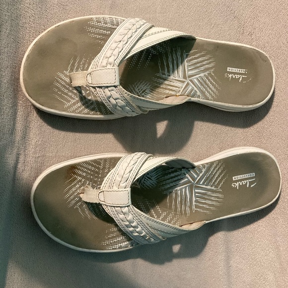 clarks flip flops size 9